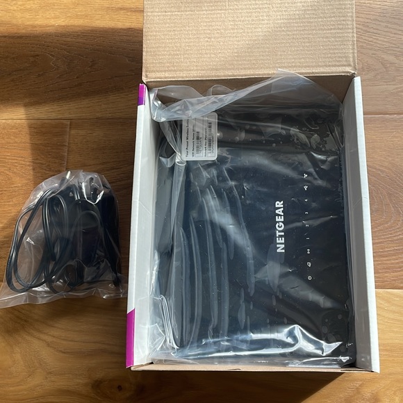 NETGEAR AC1200 Smart WiFi Router - Picture 2 of 6